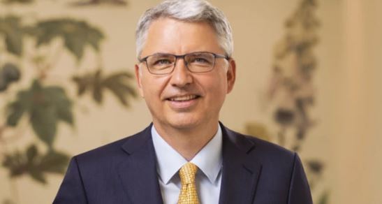 New Leadership at Roche: Long-Standing CEO Severin Schwan Steps Down