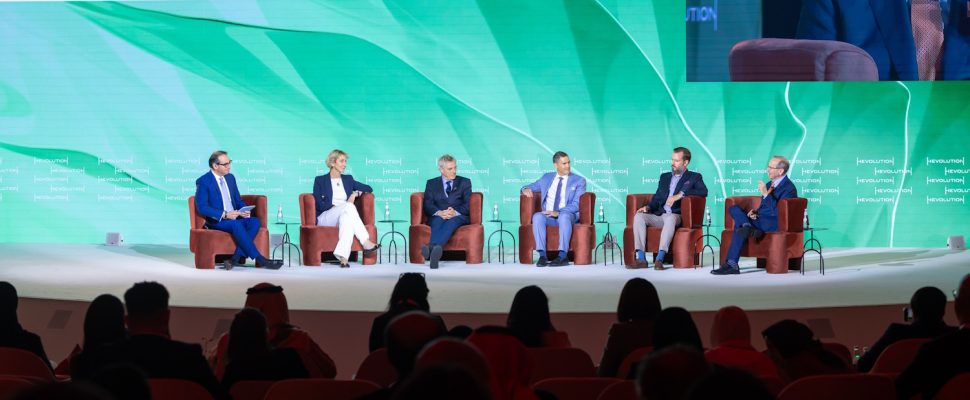 Healthy Aging Beyond the Clinic: Lifestyle, Telemedicine & Integrated Healthcare Models